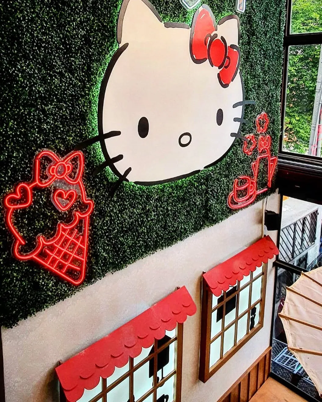 Ambiente do restaurante Eat Asia + Hello Kitty Koa Moema