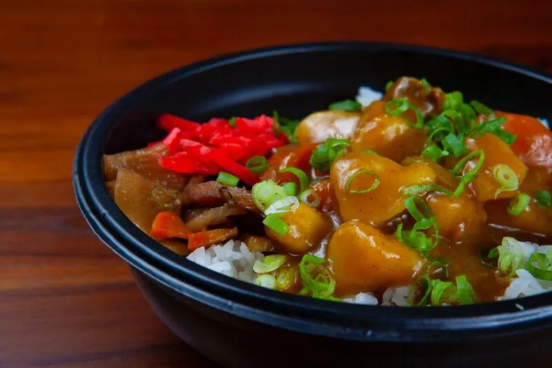 Prato asiático servido no Eat Asia